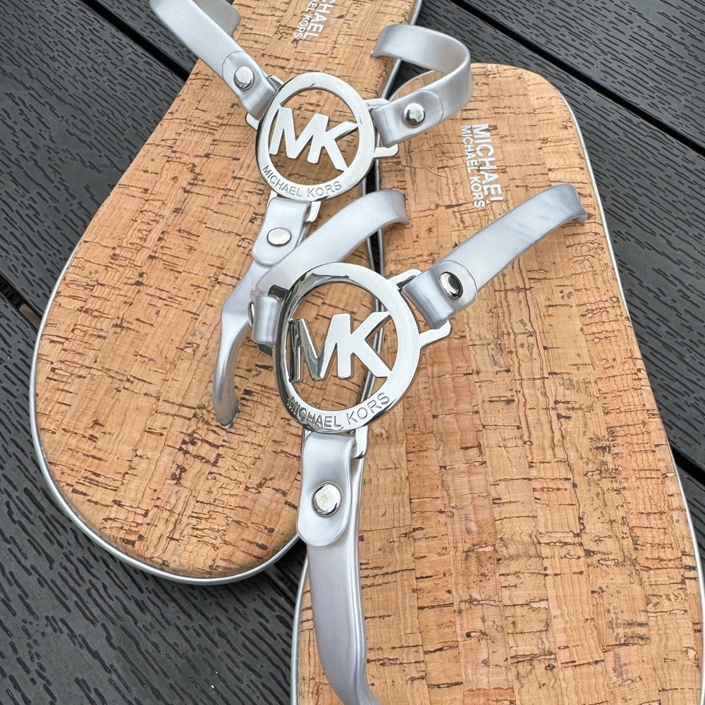 NWT Michael Kors Signature Sandals - Picture 2 of 3